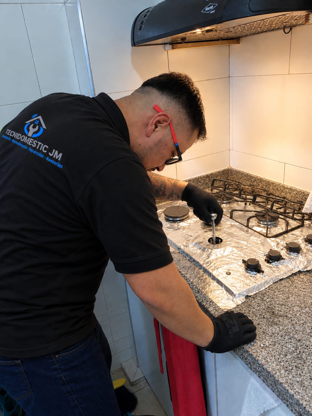 Mantenimiento preventivo de estufa de empotrar a gas en cocina de Bogotá